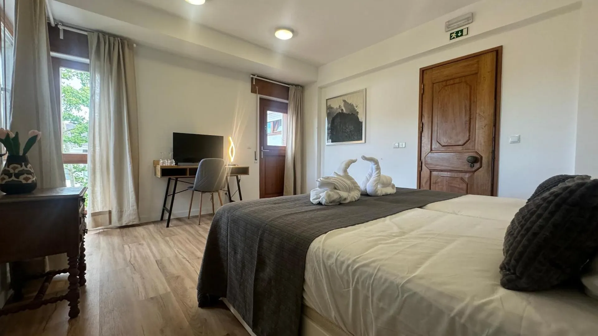 Aomo Art Space Hostel Oeiras 0*,  Portugalsko